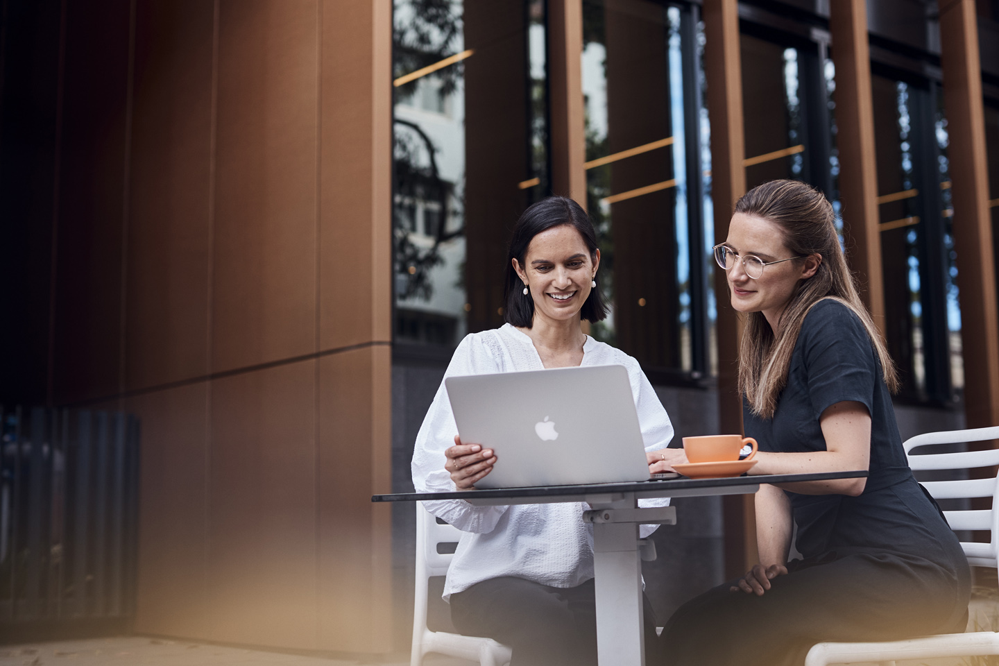 Using digital and social media marketing to connect with customers 